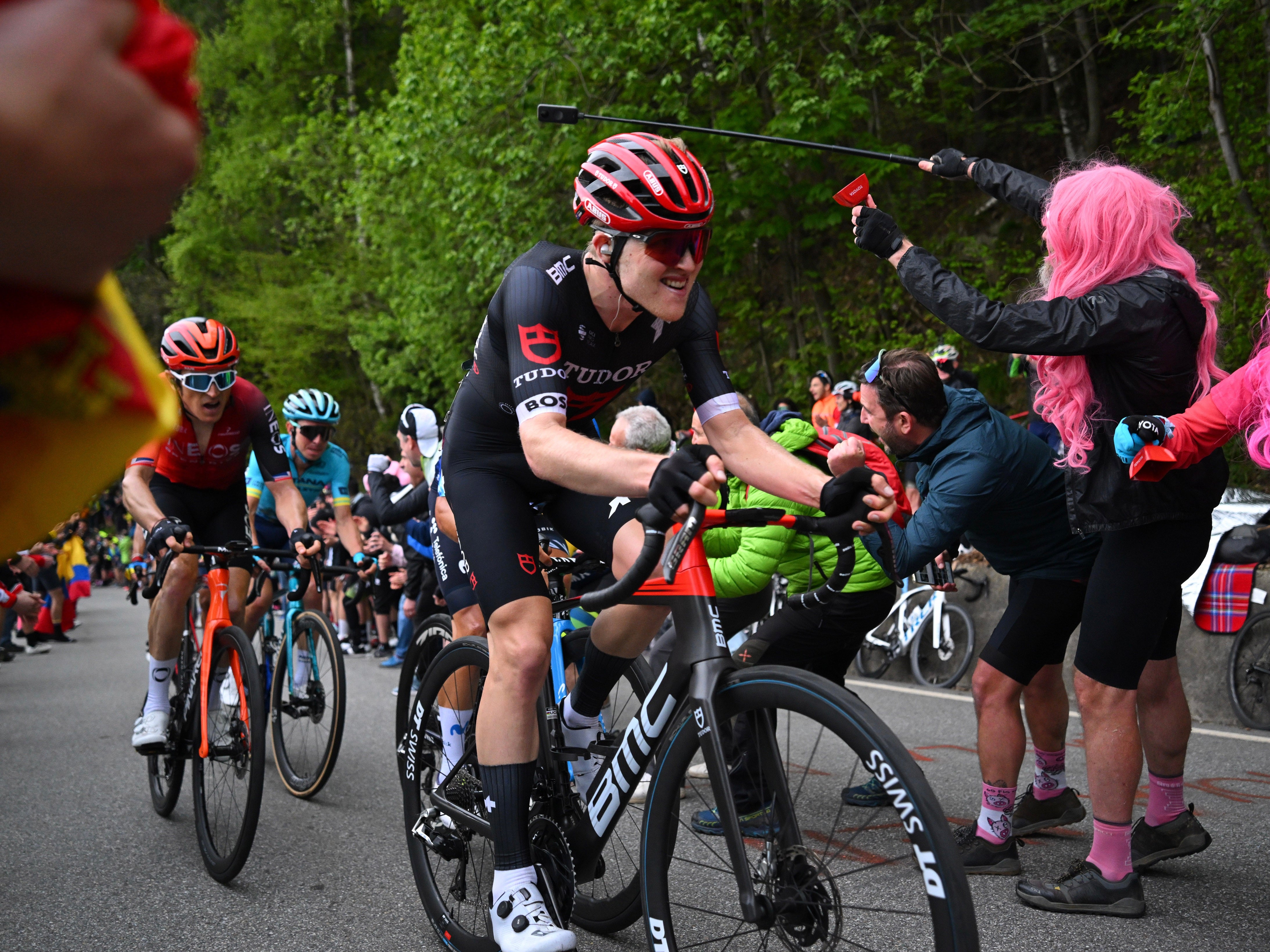 Storer shows class in second stage Giro d'Italia with sixth place
