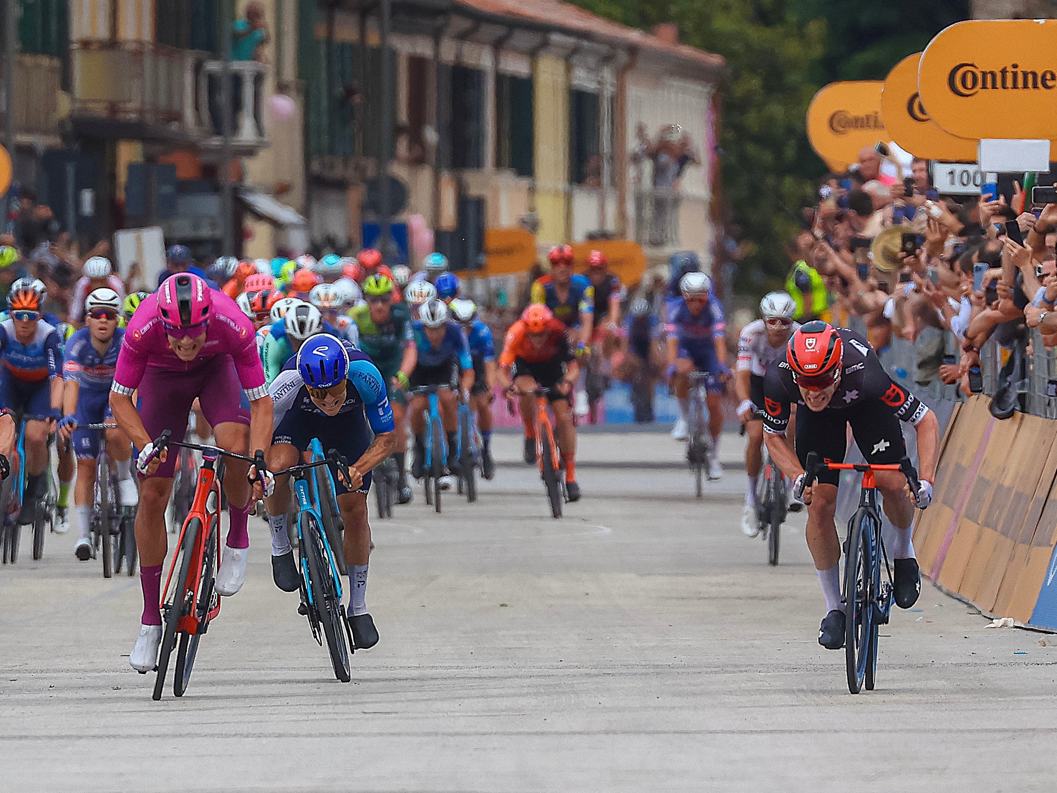 Emotional fourth place for Dainese in 'hometown finish' at Giro d'Italia