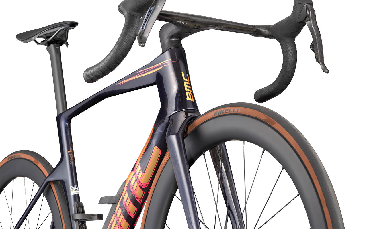 BMC Teammachine R 01 THREE 2027 – dostępne w sklepie AkbiSport innovation image