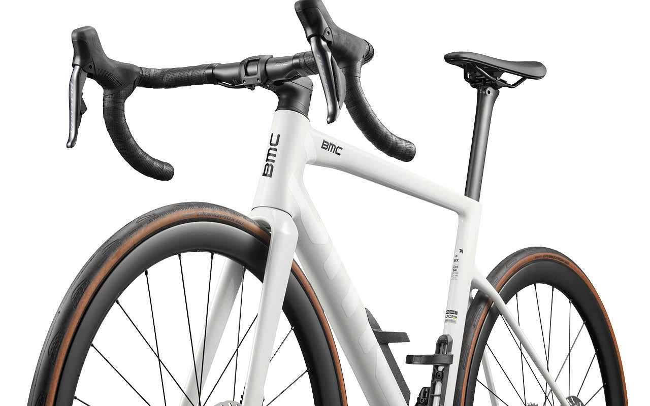 BMC Teammachine SLR01 SIX Stealth White 2027 – dostępne w sklepie AkbiSport innovation image