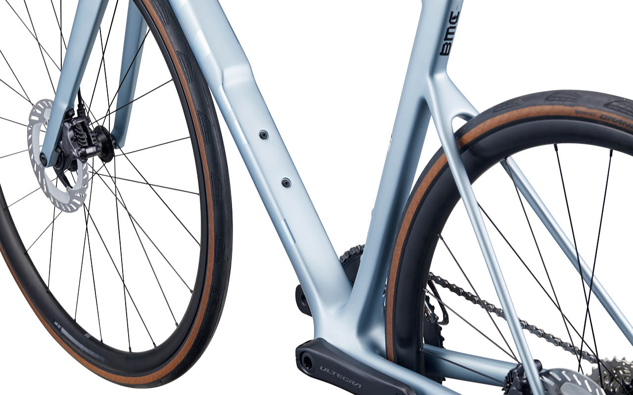 BMC Teammachine SLR ONE Light Blue Chrome 2027 – dostępne w sklepie AkbiSport innovation image