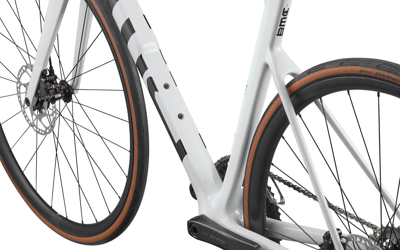 BMC Teammachine SLR THREE Cool White 2027 – dostępne w sklepie AkbiSport innovation image